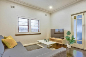 Spacious 3 Bedroom on the edge of Downtown Herford St 2 E-Bikes Included, Sydney